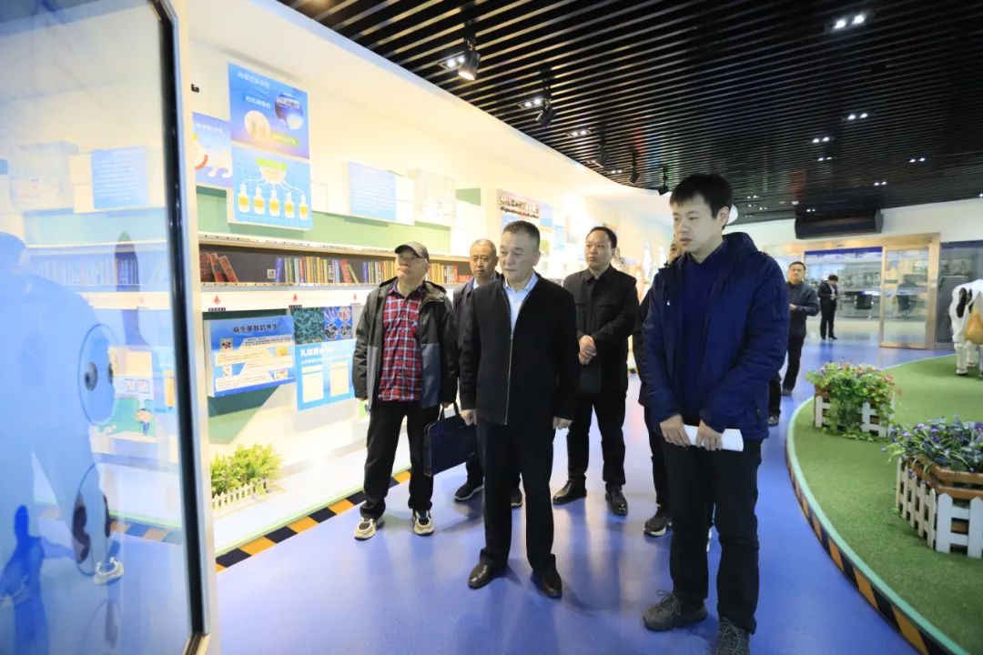 河南省发展鼎新委价调处副处长马冰一行莅临森林舞会官网乳业集团参观调研 河南省发展鼎新委价调处副处长马冰一行莅临森林舞会官网乳业集团参观调研