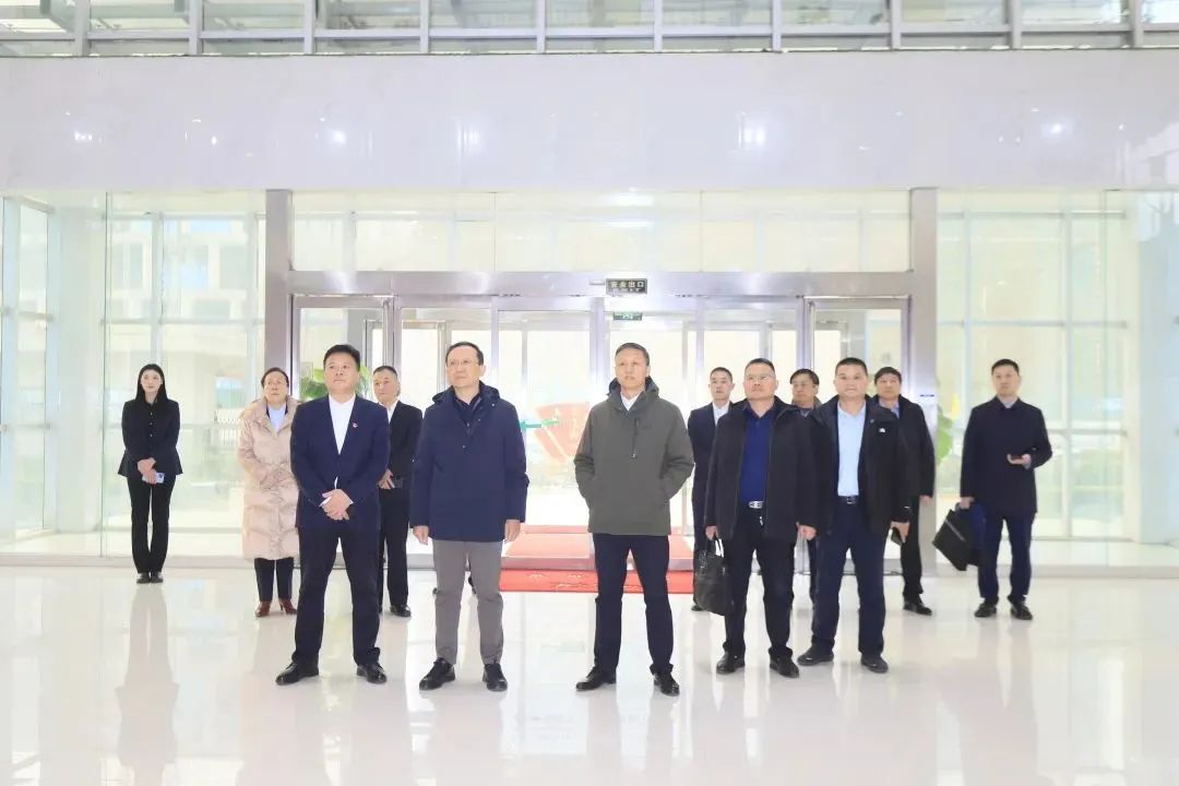 省当局国资委党委书记、、、主任李涛一行到森林舞会官网乳业集团调研