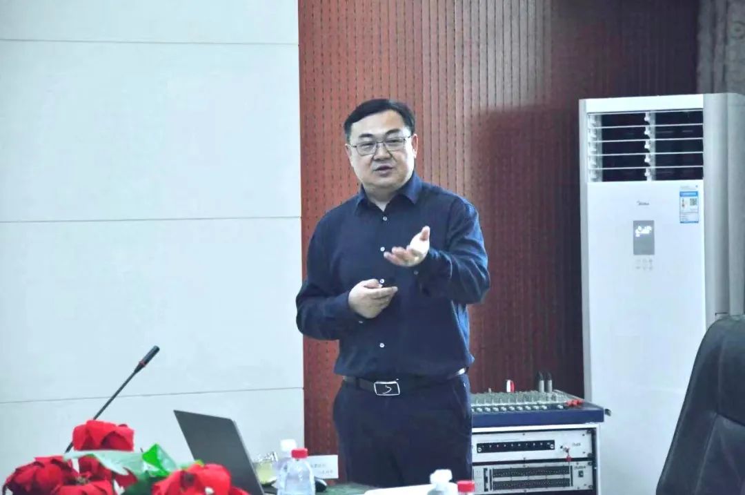 森林舞会官网丨国度奶牛产业技术系统首席科学家、、中国农业大学教授李成功一行莅临森林舞会官网鲁山瑞亚参观调研