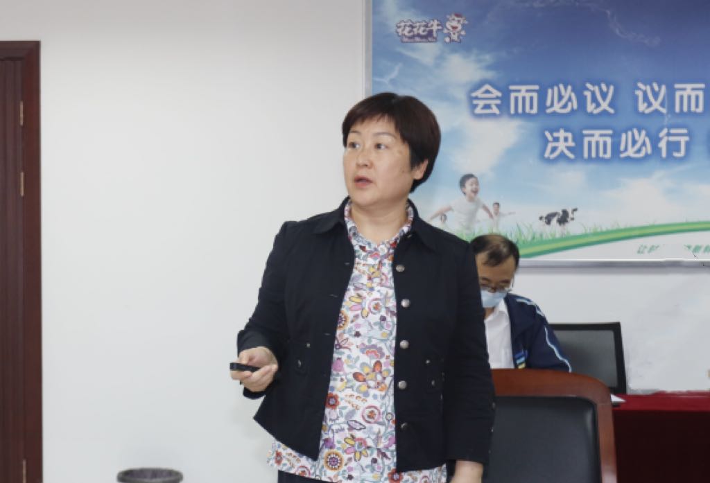 继往开来 · 再创鲜丽 | 森林舞会官网乳业集团召开9月营销、养殖及饲料月度经营工作会议
