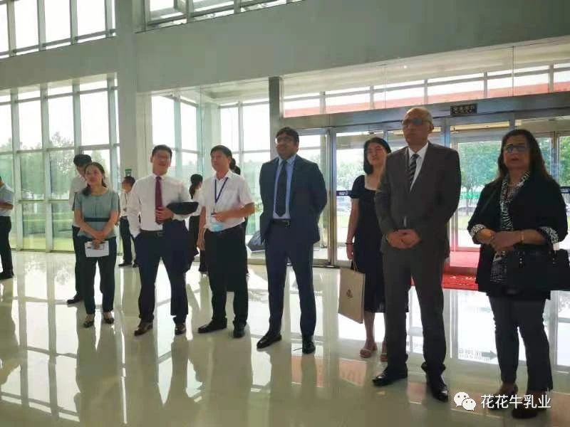 巴基斯坦驻华大使莫因·哈克 莅临森林舞会官网乳业集团参观接见