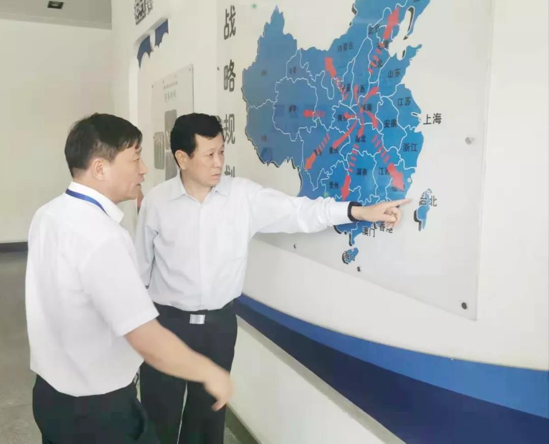 郑州航空港区党工委书记张俊峰莅临郑州森林舞会官网乳制品有限公司调研