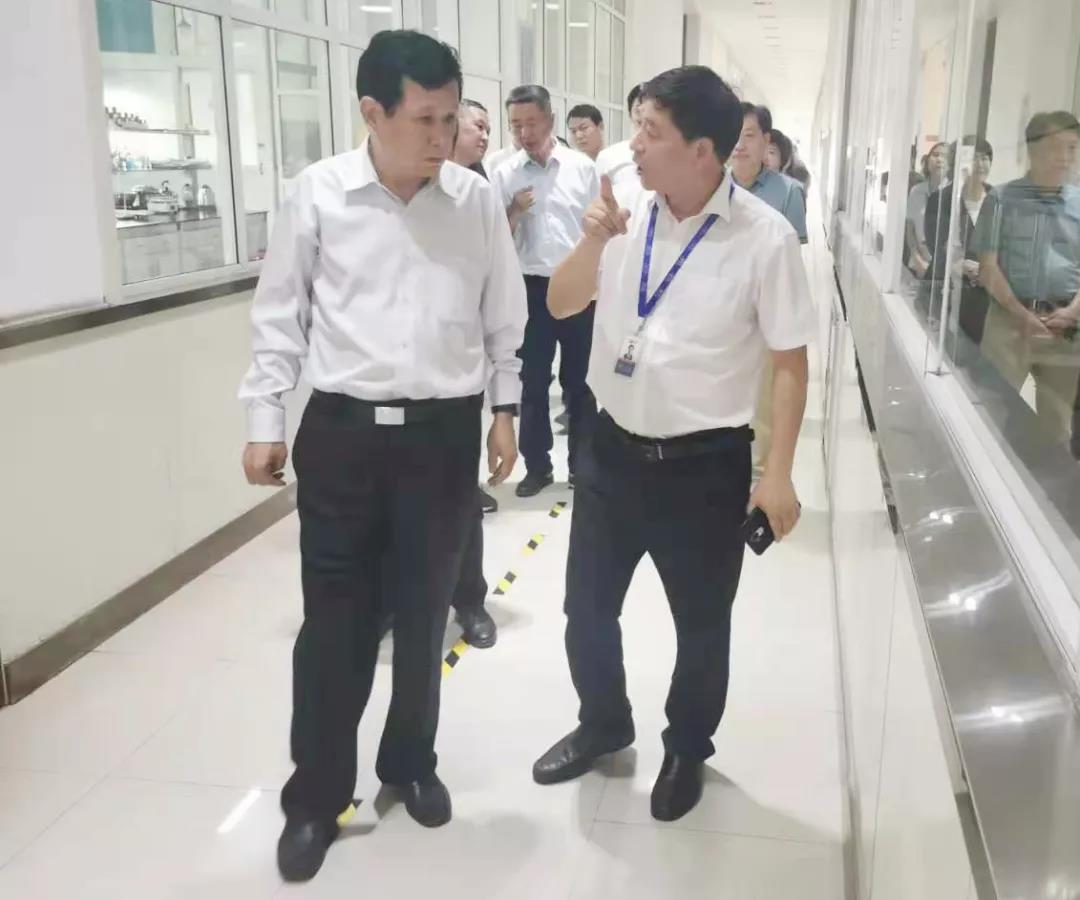 郑州航空港区党工委书记张俊峰莅临郑州森林舞会官网乳制品有限公司调研