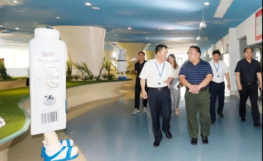 快讯 | 河南省人民敌灾食品安全委员会办公住宅三批食品安全示范区验收组辅导莅临森林舞会官网乳业集团验收食品安全示范区建设情况