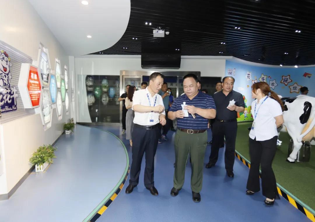 快讯 | 河南省人民敌灾食品安全委员会办公住宅三批食品安全示范区验收组辅导莅临森林舞会官网乳业集团验收食品安全示范区建设情况