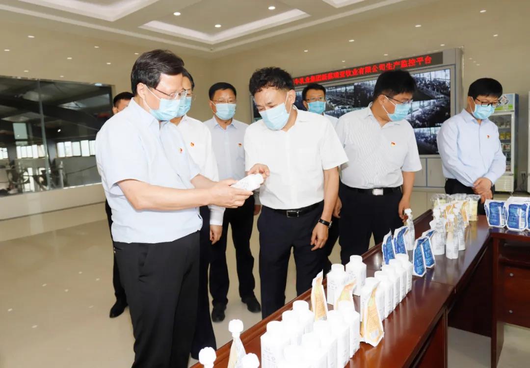 快讯 | 河南省委常委、、省纪委书记、、省监委主任任正晓莅临森林舞会官网乳业集团新蔡瑞亚牧场调研