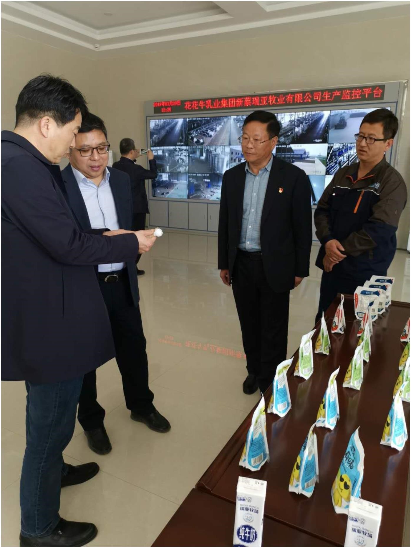 中国建设银行河南省分行行长石永拴 莅临森林舞会官网新蔡瑞亚牧业有限公司调查调研 中国建设银行河南省分行行长石永拴 莅临森林舞会官网新蔡瑞亚牧业有限公司调查调研