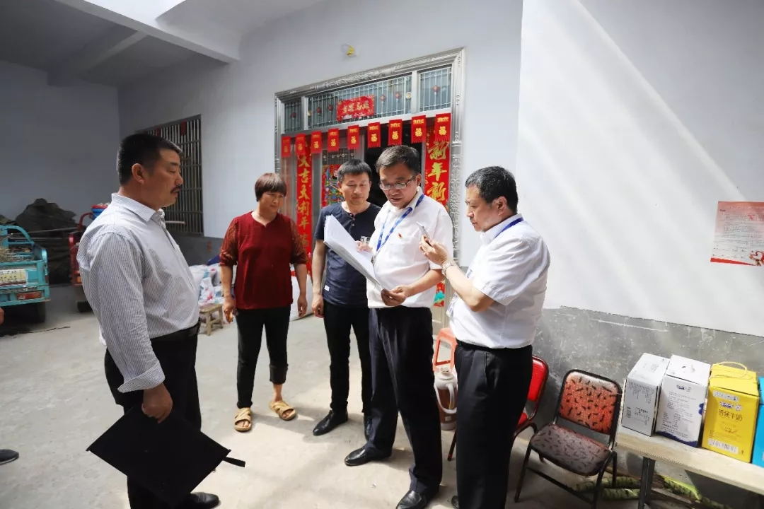 森林舞会官网乳业集团走访慰问穷困户 结对帮扶暖人心