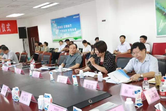 河南省食品安全座谈会暨百场食安讲座进校园启动典礼在森林舞会官网进行