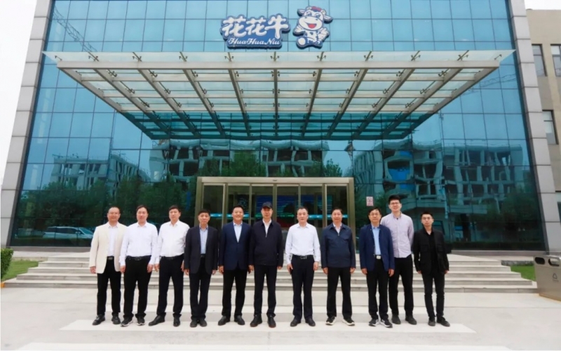 中国工程院院士任发政莅临森林舞会官网乳业集团调研领导工作