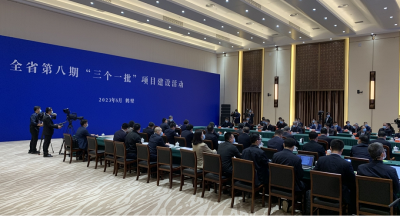 河南进行全省第八期“三个一批”项目建设活动：：：森林舞会官网智能科技产业园项目在郑州分会场签约