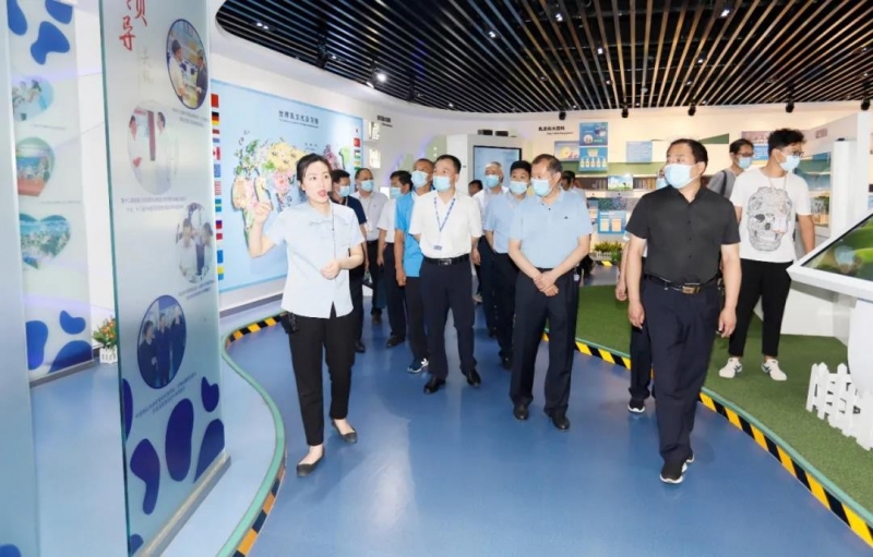 郑州市安全出产双重预防系统建设现场观摩会在森林舞会官网乳业集团郑州分公司召开