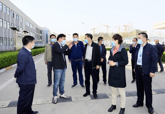 郑州市人大副主任孙黎、、市当局副市长李喜安一行 莅临花花？？７⒄埂叭鸵磺俊被疃