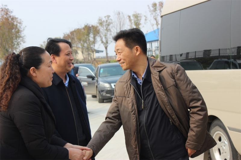 河南省财政厅副厅长庞学孟一行莅临森林舞会官网集团养殖事业部鲁山瑞亚牧业有限公司调研
