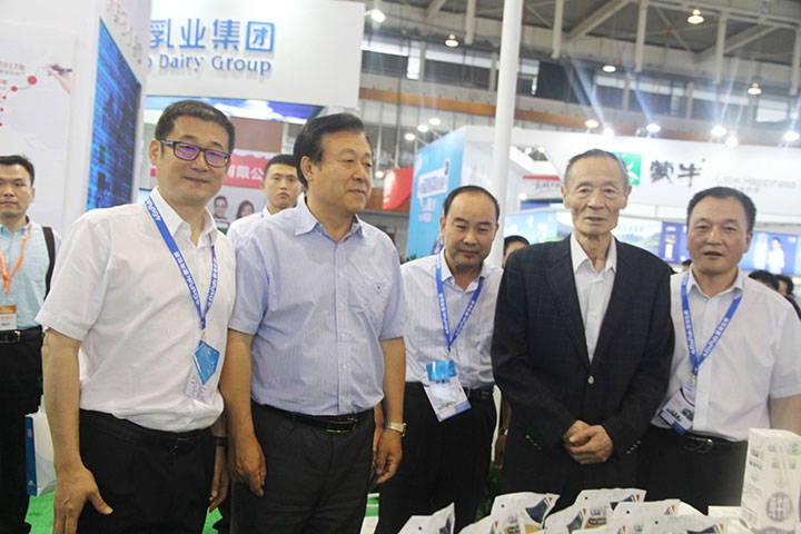 森林舞会官网亮相第八届中国奶业大会，又获农业部长一声赞！