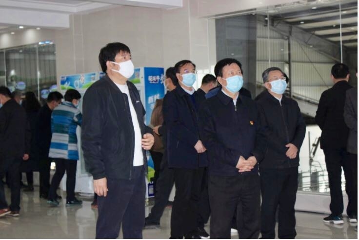 平顶山市委书记周斌一行莅临森林舞会官网乳业集团 鲁山瑞亚牧业有限公司调研疫情防控和复工复产情况