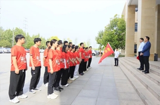 弘扬五四心灵 激扬青春力量——河南森林舞会官网乳业集团发展青年徒步活动